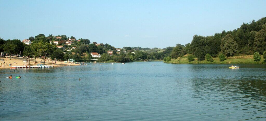 En savoir plus sur Lake Saint-Pée-sur-Nivelle: a body of water to discover in the Basque Country